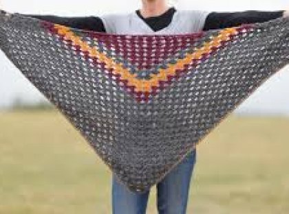 • Triangle shawls